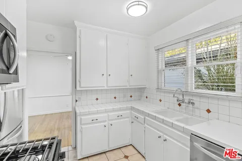 $4,695 | 920 Carrillo Drive, Los Angeles, CA 90048