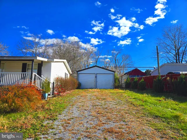 $225,000 | 196 Foster Drive, Falling Waters, WV 25419