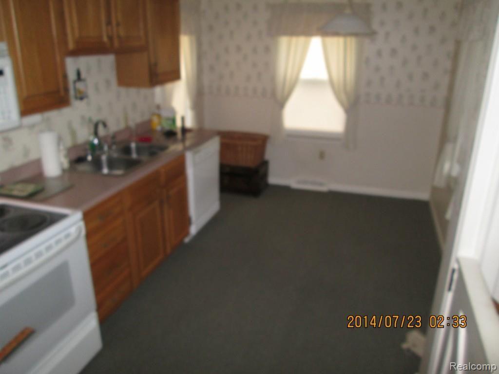 1409 Hampton Road Mount Clemens, MI 48043 - Photo 7 of 22 009.jpg