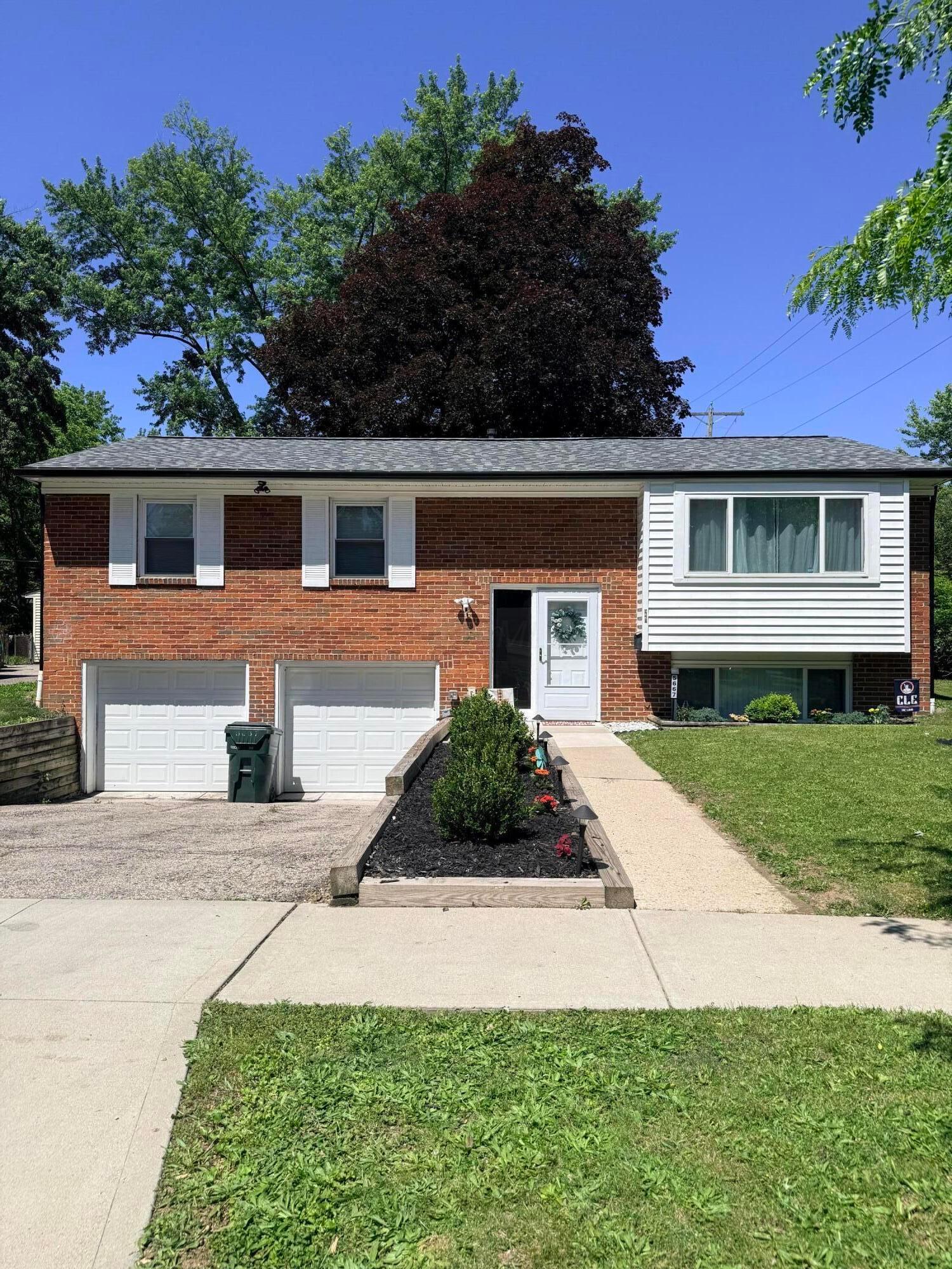 5667 Roche Drive Columbus, OH 43229 - Photo 4 of 36
