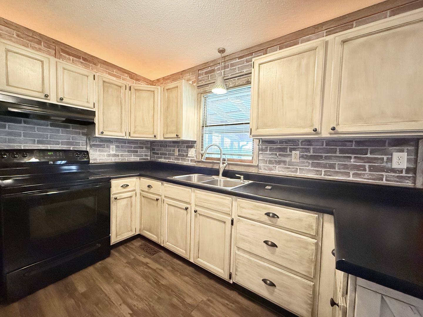 425 Peak Road Harrisburg, IL 62946 - Photo 17 of 41