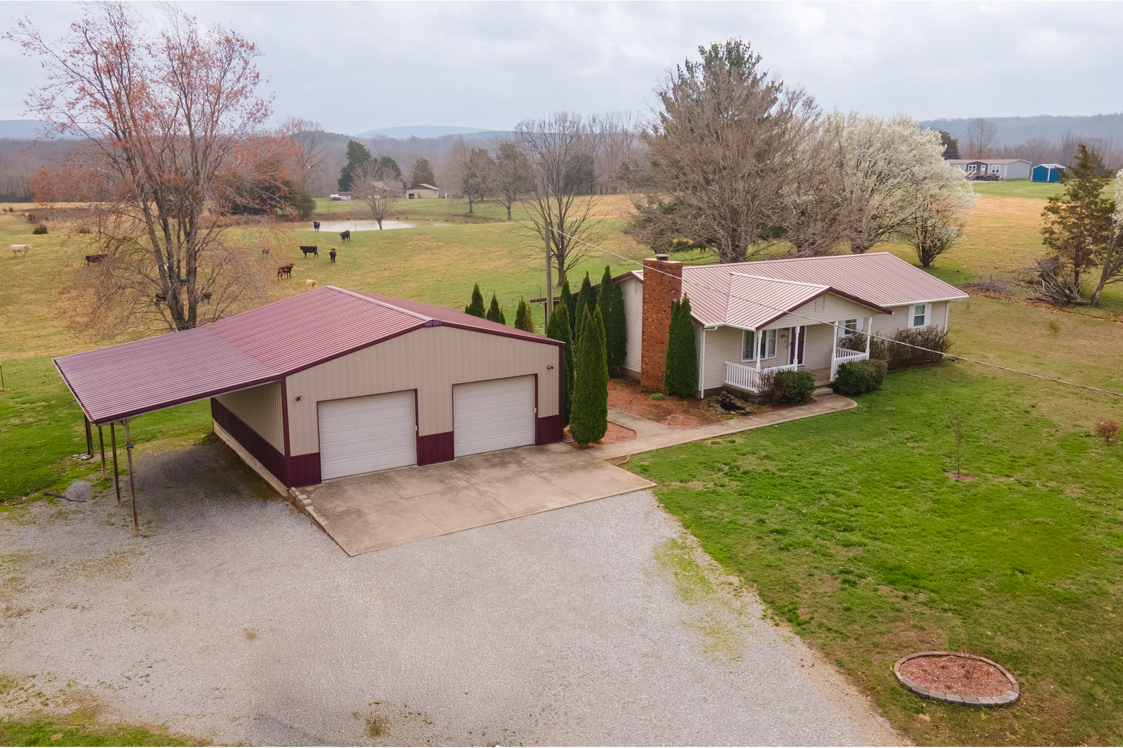 425 Peak Road Harrisburg, IL 62946 - Photo 3 of 41