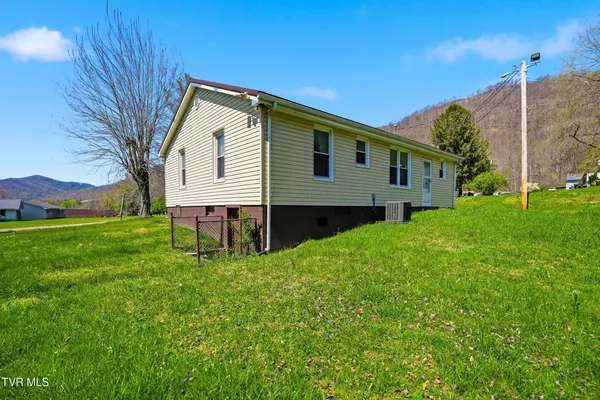 $150,000 | 18 East 28th Street North, Big Stone Gap, VA 24219