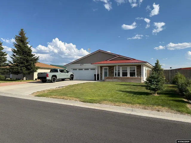 $425,000 | 1109 West Main Avenue, Saratoga, WY 82331