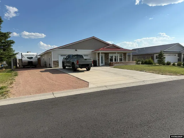 $425,000 | 1109 West Main Avenue, Saratoga, WY 82331
