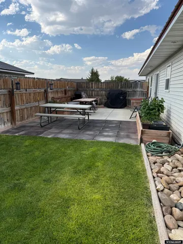 $425,000 | 1109 West Main Avenue, Saratoga, WY 82331