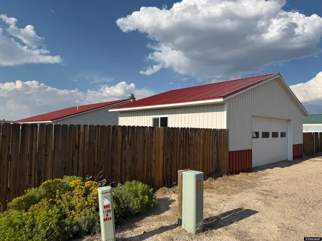 $425,000 | 1109 West Main Avenue, Saratoga, WY 82331