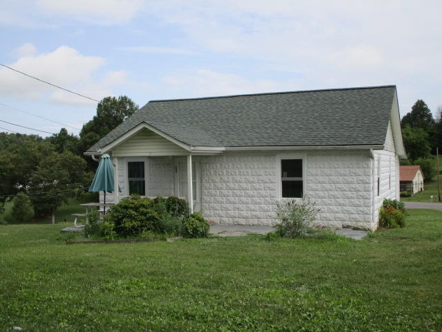 2217 Roseberry Road Mascot, TN 37806 - Photo 1 of 8 IMG_3073