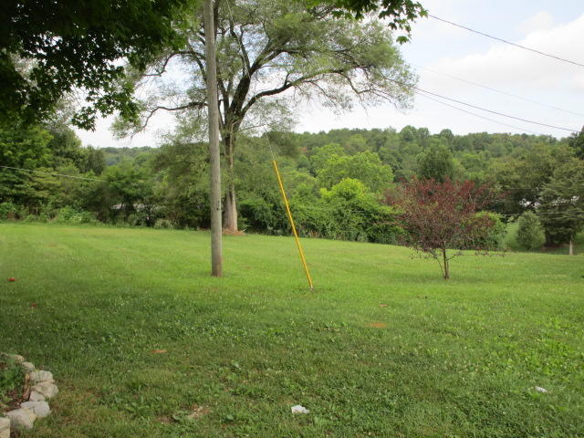 2217 Roseberry Road Mascot, TN 37806 - Photo 3 of 8 IMG_3074