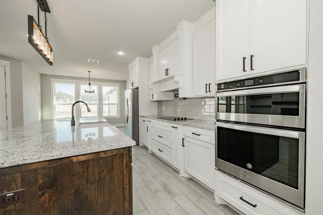 $589,000 | 2017 Swallowtail Court, Poolville, TX 76487