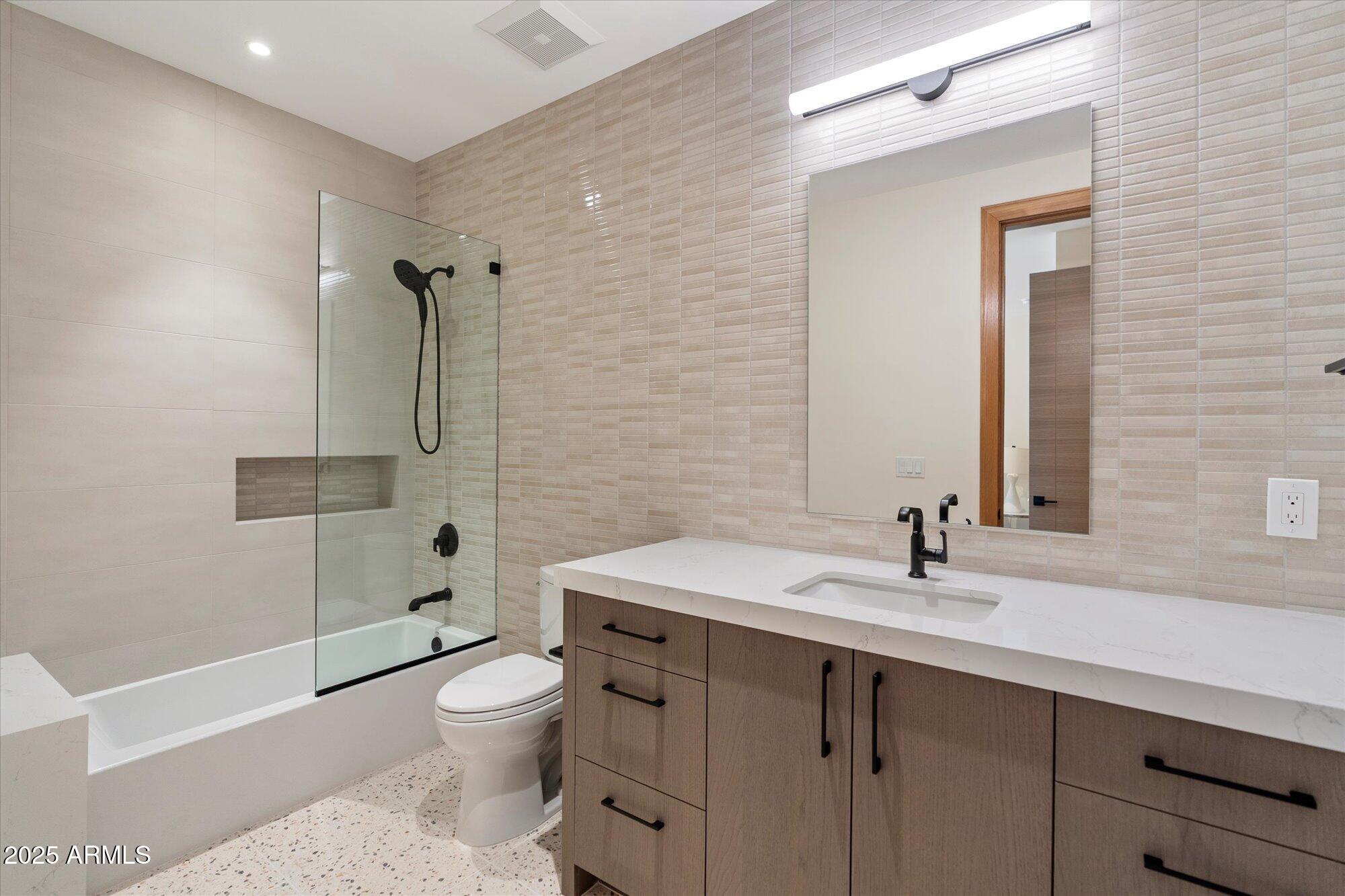 6120 East Redwing Road Paradise Valley, AZ 85253 - Photo 14 of 20 guest bath 1