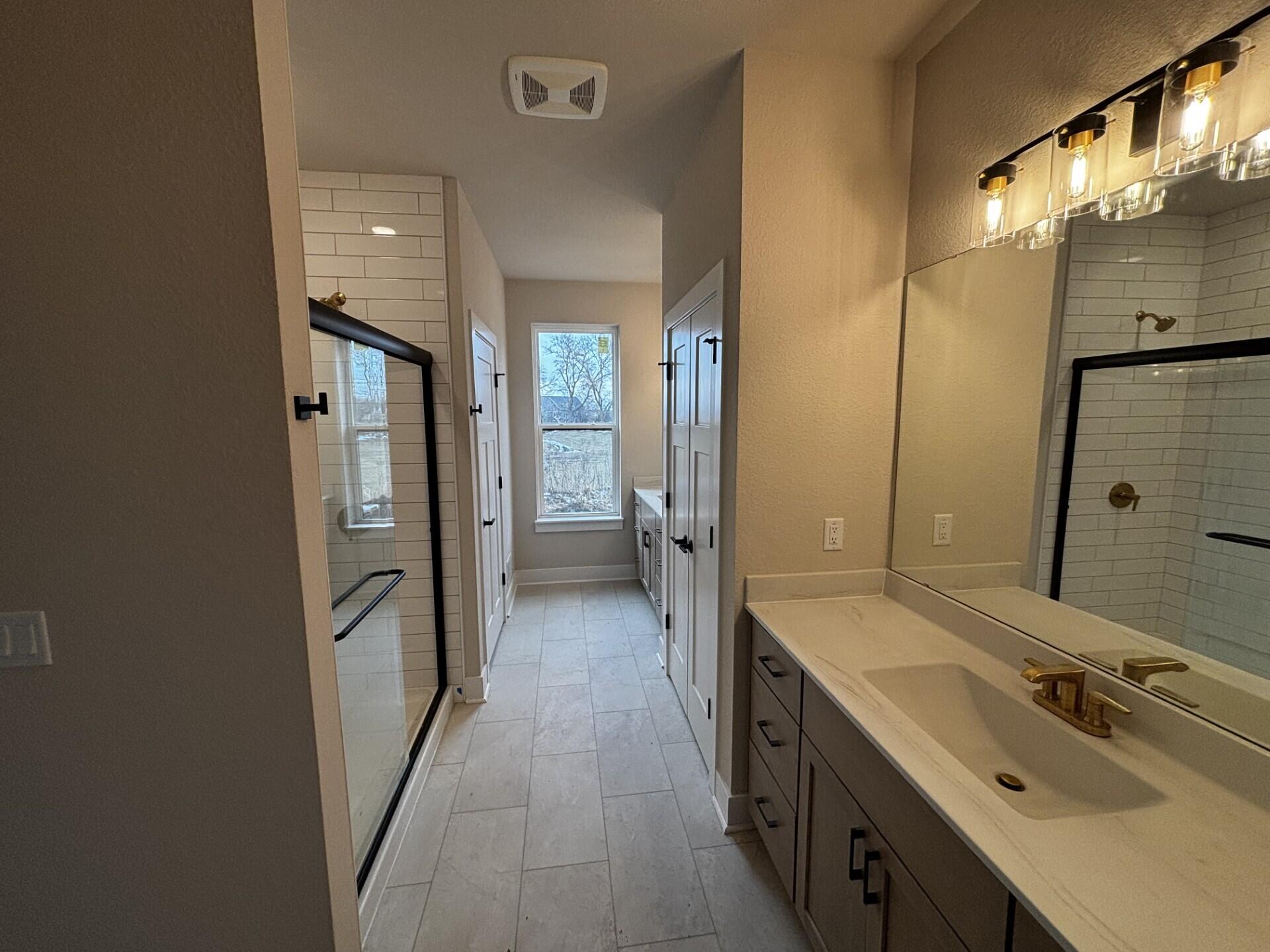 1333 Periwinkle Pass Oconomowoc, WI 53066 - Photo 7 of 10 Primary Bath