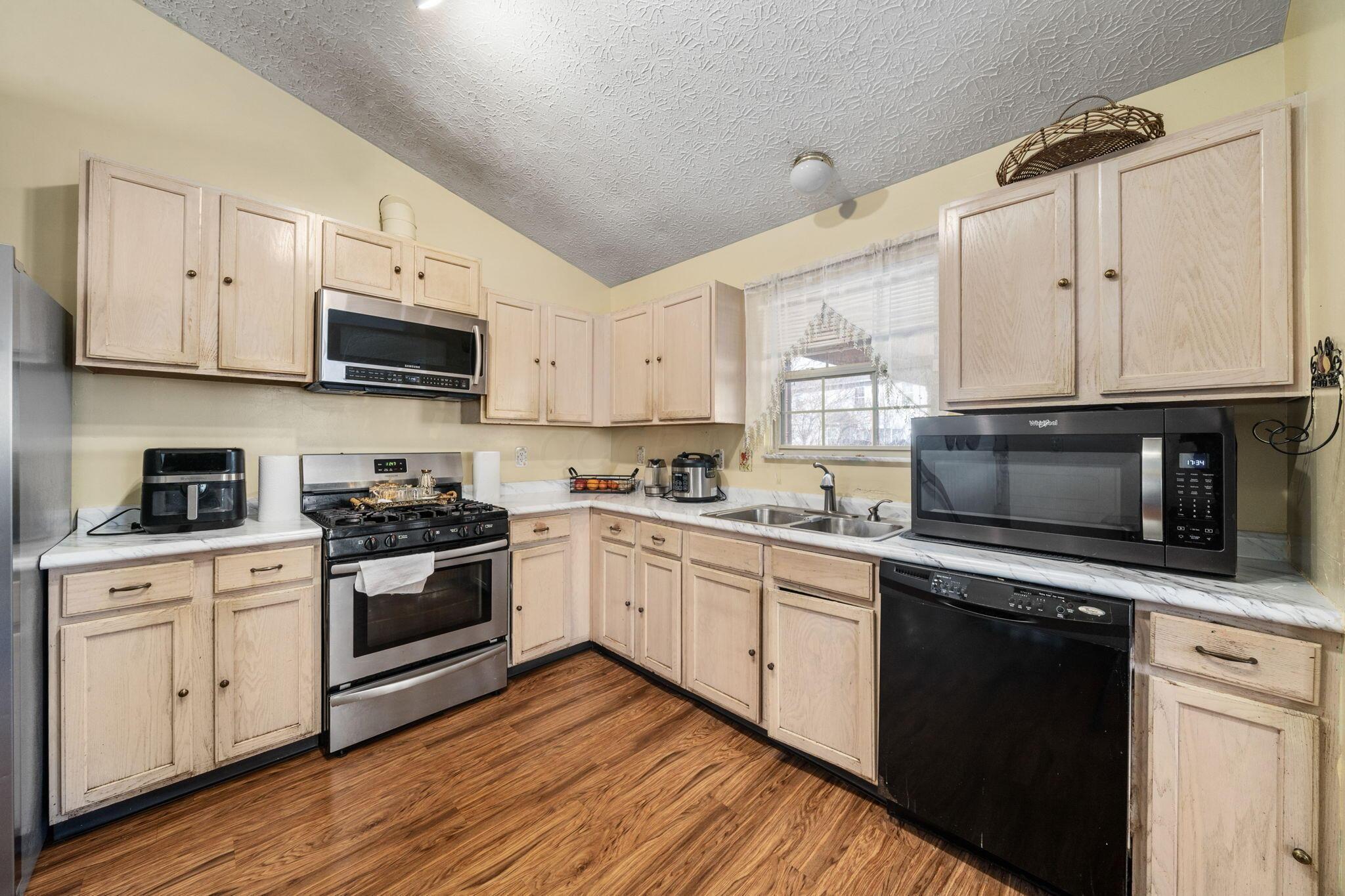 3111 Briar Ridge Road Columbus, OH 43232 - Photo 12 of 38 16-web-or-mls-DSC04279