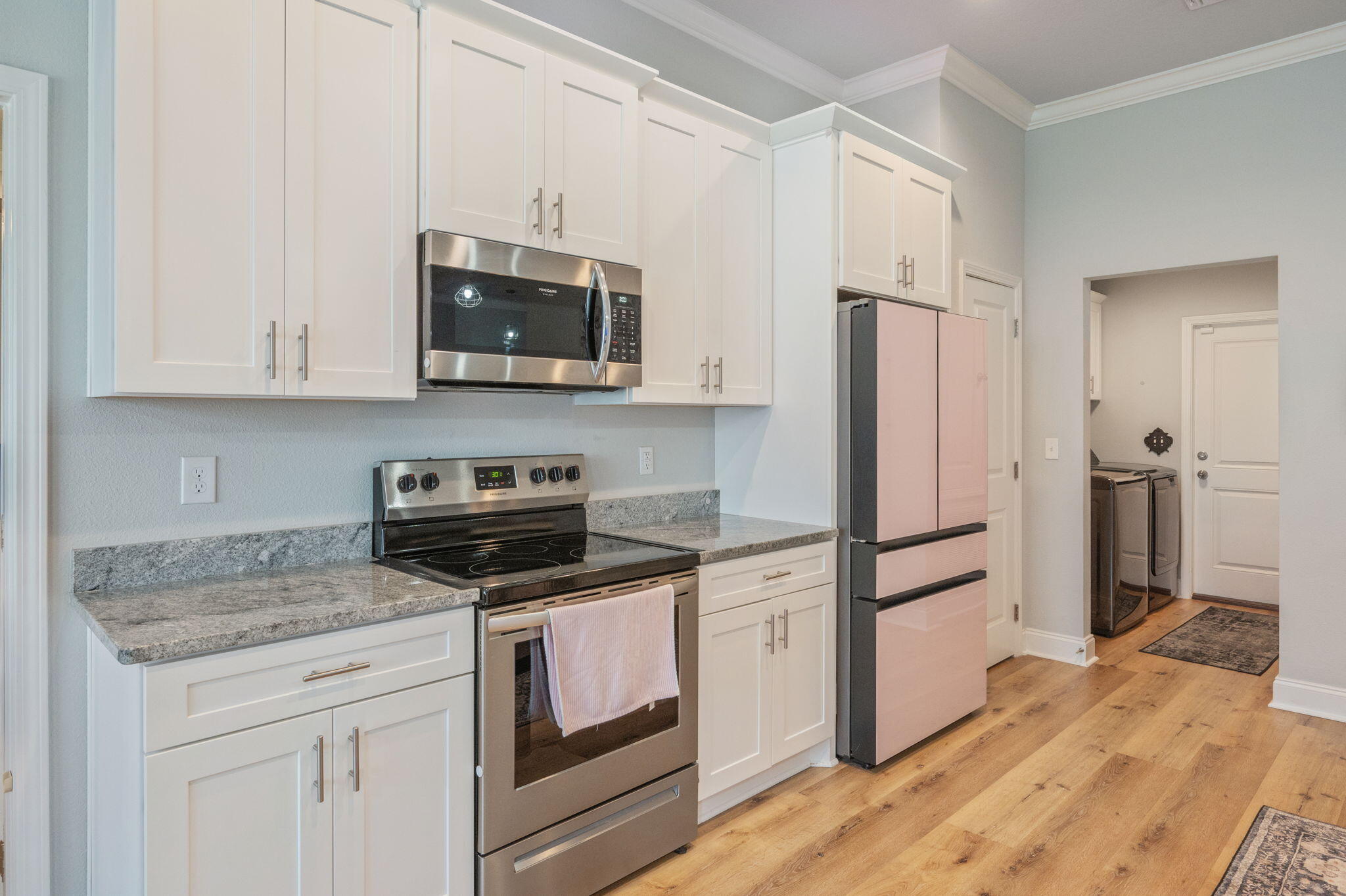899 Al Hammett Road Mary Esther, FL 32569 - Photo 11 of 34 a kitchen with granite countertop a refrigerator stove and microwave