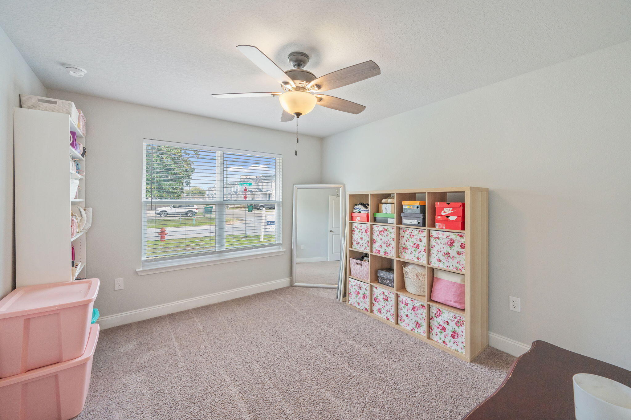 899 Al Hammett Road Mary Esther, FL 32569 - Photo 14 of 34 a view of a livingroom with furniture and windows