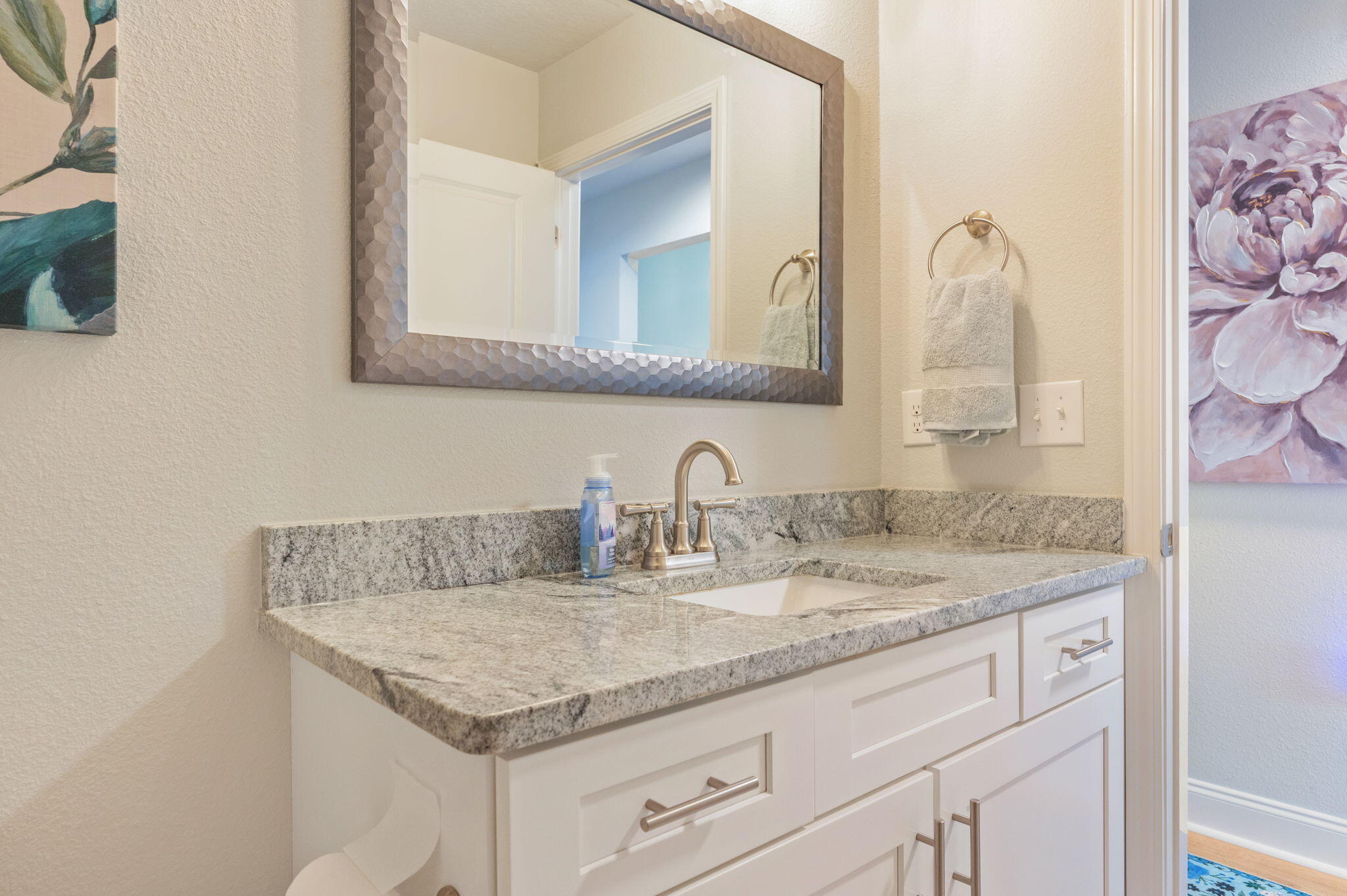 899 Al Hammett Road Mary Esther, FL 32569 - Photo 19 of 34 a bathroom with a granite countertop sink and a mirror