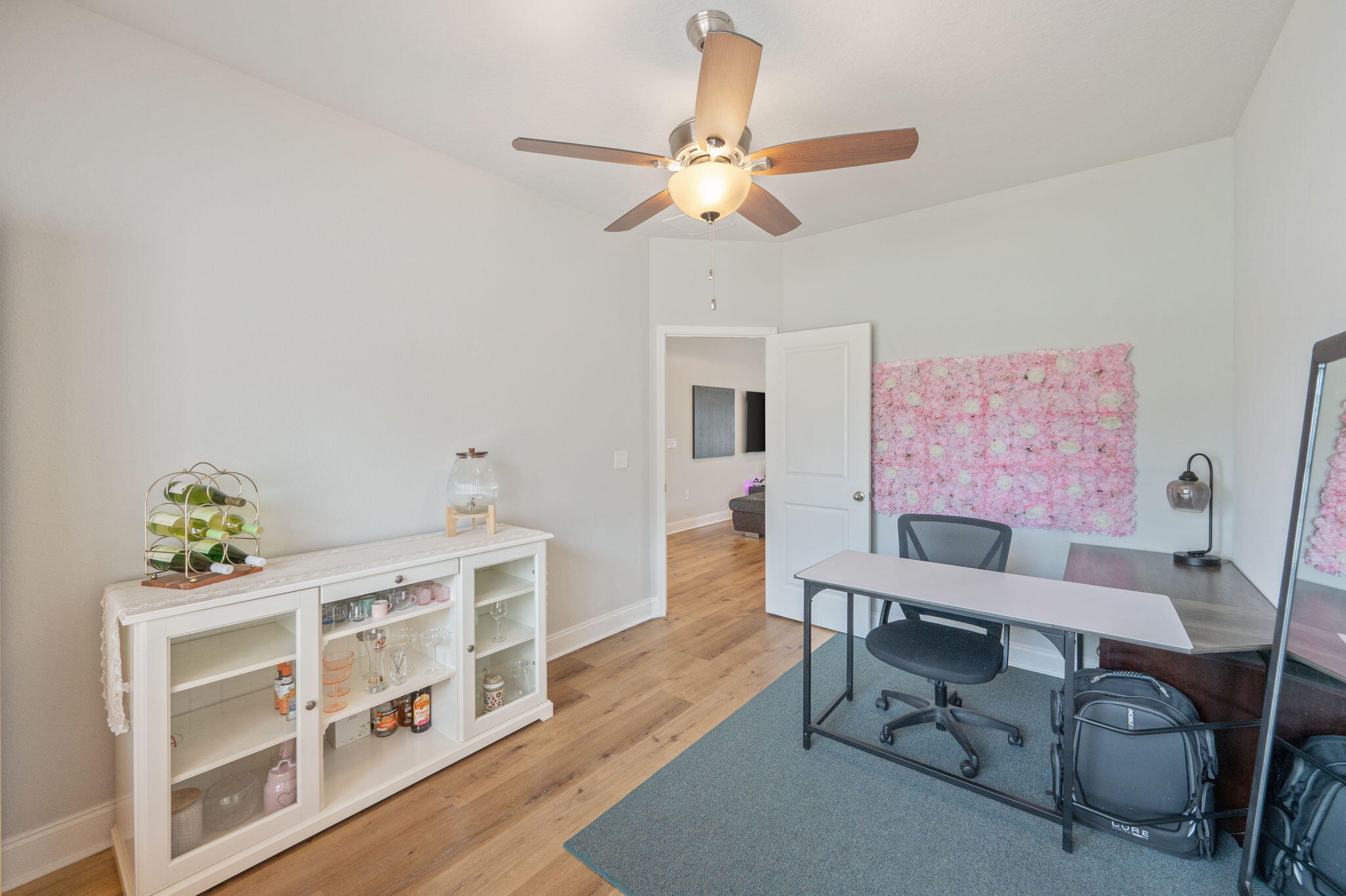 899 Al Hammett Road Mary Esther, FL 32569 - Photo 21 of 34 a living room with furniture and a baby crib