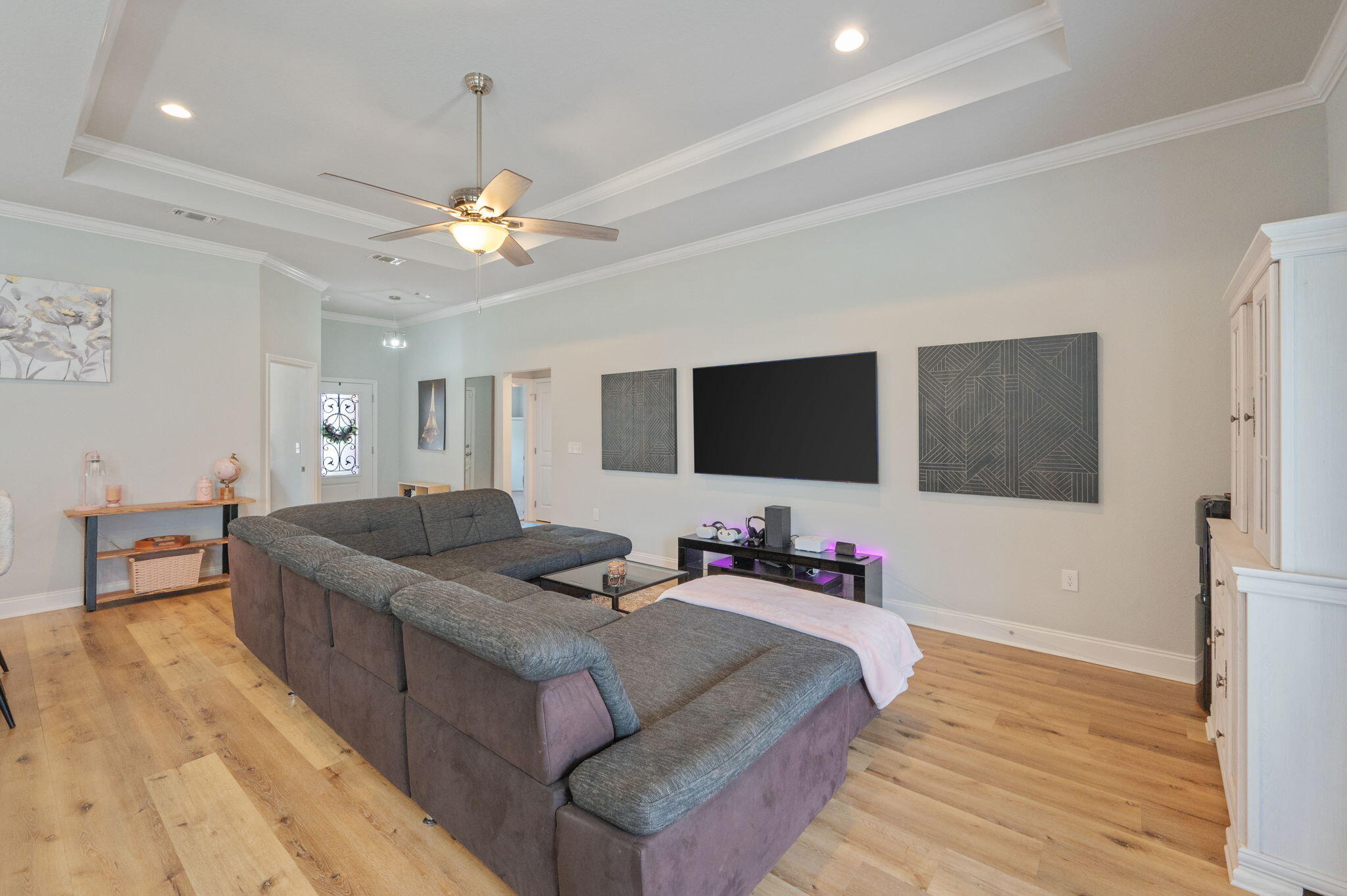 899 Al Hammett Road Mary Esther, FL 32569 - Photo 7 of 34 a living room with furniture and a flat screen tv