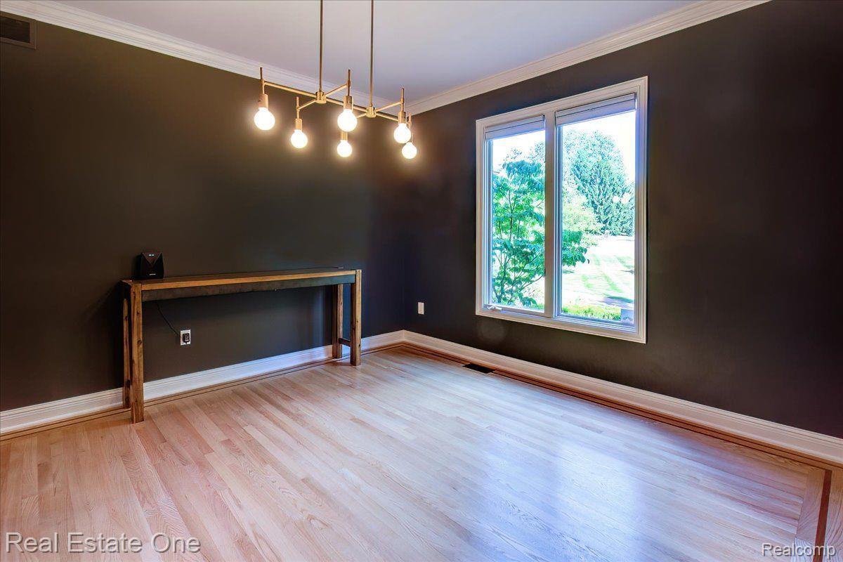 5016 Stonehenge Drive Rochester, MI 48306 - Photo 9 of 82 Gallery Image 9