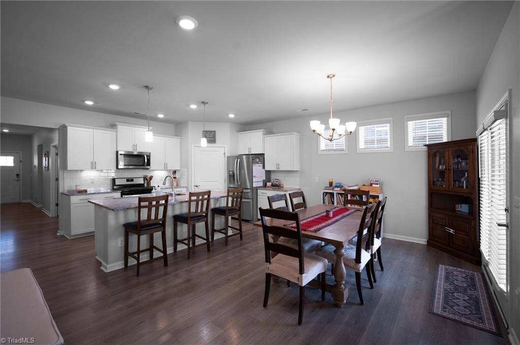 5424 Quartz Avenue Clemmons, NC 27012 - Photo 5 of 27 Kitchen and dining area