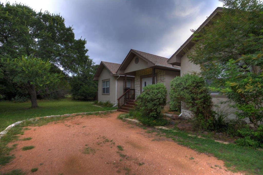 659 B Town Creek Road Kerrville, TX 78028 - Photo 3 of 26
