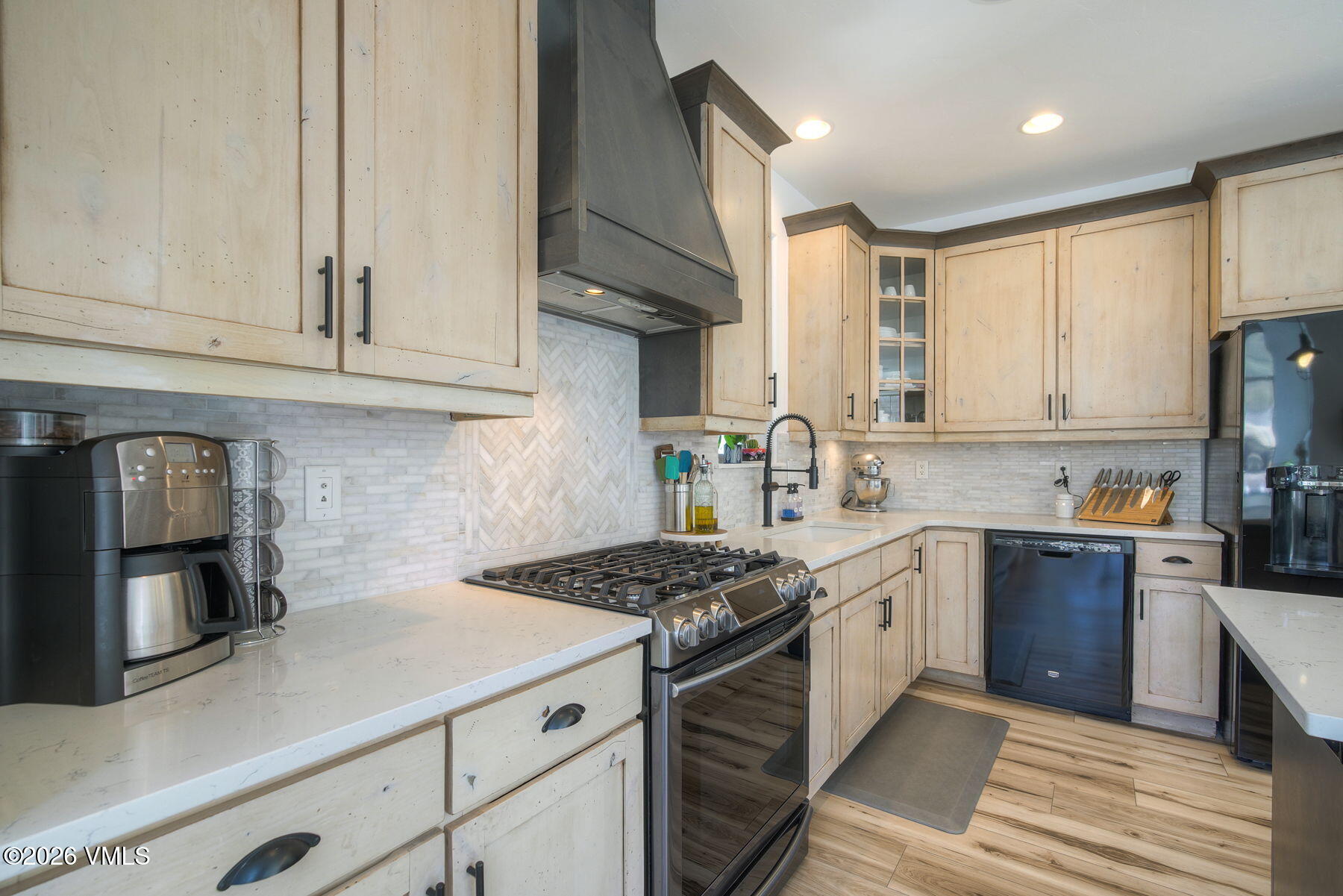 136 Wildhorse Gypsum, CO 81637 - Photo 8 of 31 7-web-or-mls-136_Wildhorse_007