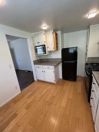 $2,400 | 323 West Victoria Street, Unit B, Santa Barbara, CA 93101