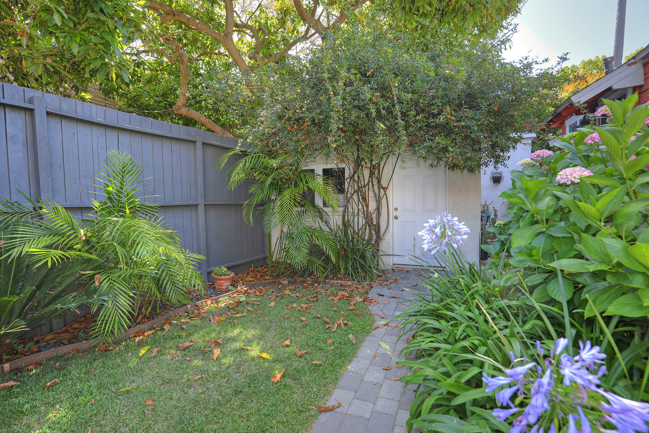 323 West Victoria Street, Unit B Santa Barbara, CA 93101 - Photo 13 of 13 a backyard of a house with lots of green space
