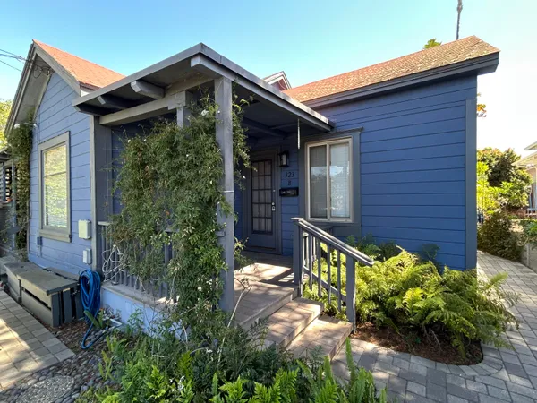 $2,400 | 323 West Victoria Street, Unit B, Santa Barbara, CA 93101