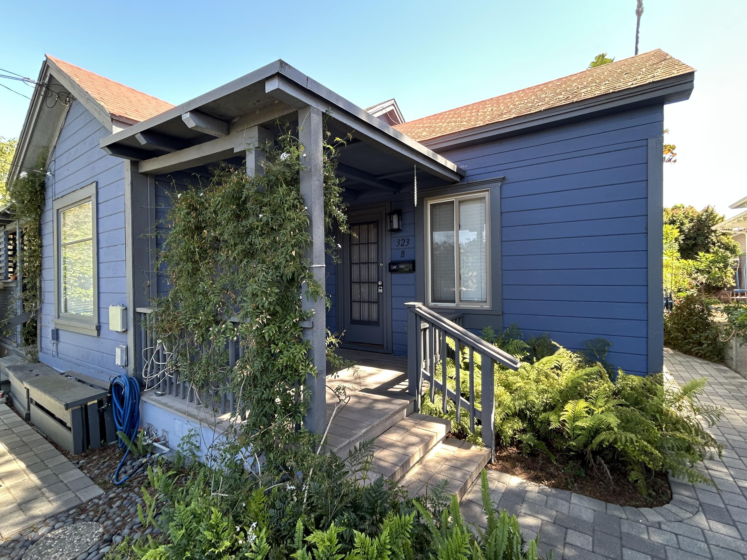 323 West Victoria Street, Unit B Santa Barbara, CA 93101 - Photo 2 of 13 IMG_0855