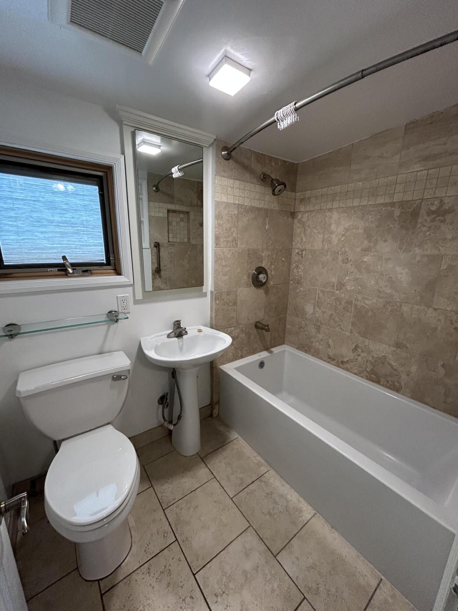 323 West Victoria Street, Unit B Santa Barbara, CA 93101 - Photo 9 of 13 IMG_0844
