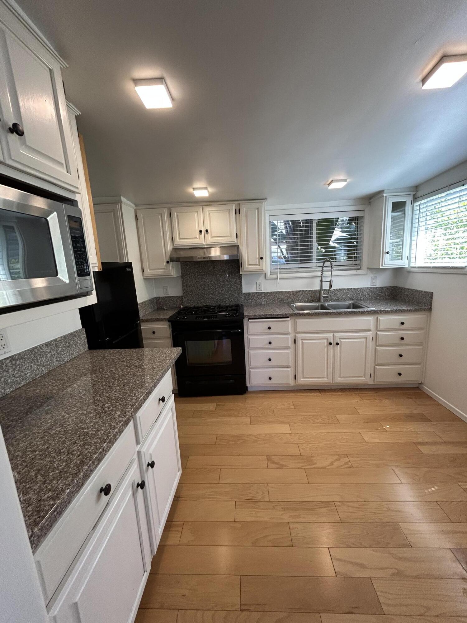 323 West Victoria Street, Unit B Santa Barbara, CA 93101 - Photo 10 of 13 IMG_0847