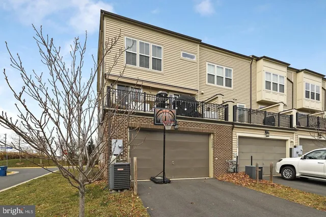 $3,800 | 23558 Ashwood Moss Terrace, Brambleton, VA 20148