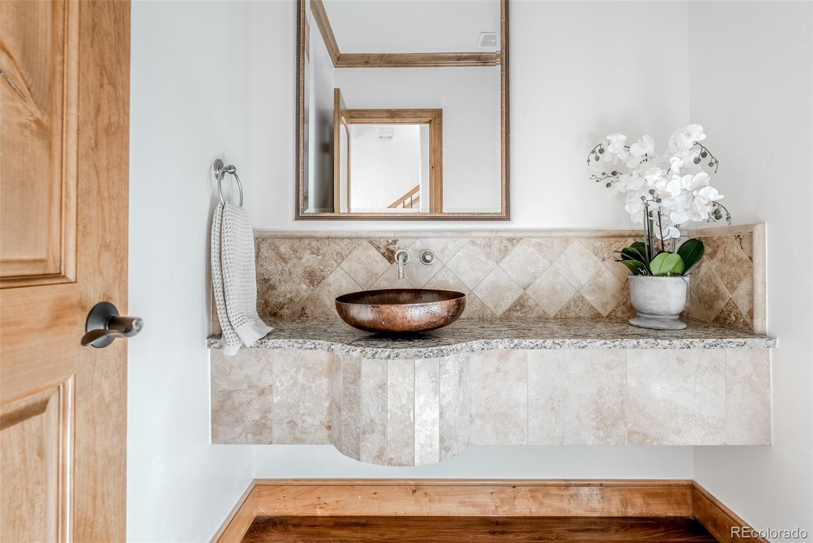 2515 South Fillmore Street Denver, CO 80210 - Photo 18 of 39 a bathroom with a potted plant