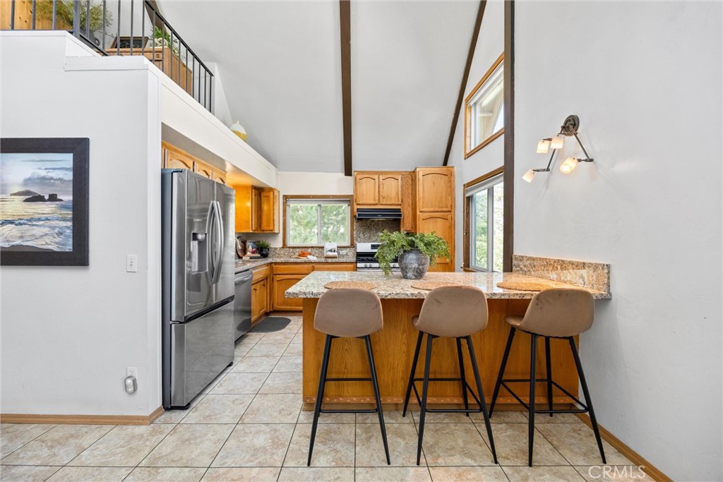 23740 Lakeview Drive Tehachapi, CA 93561 - Photo 11 of 48 a view of an entryway and livingroom with furniture