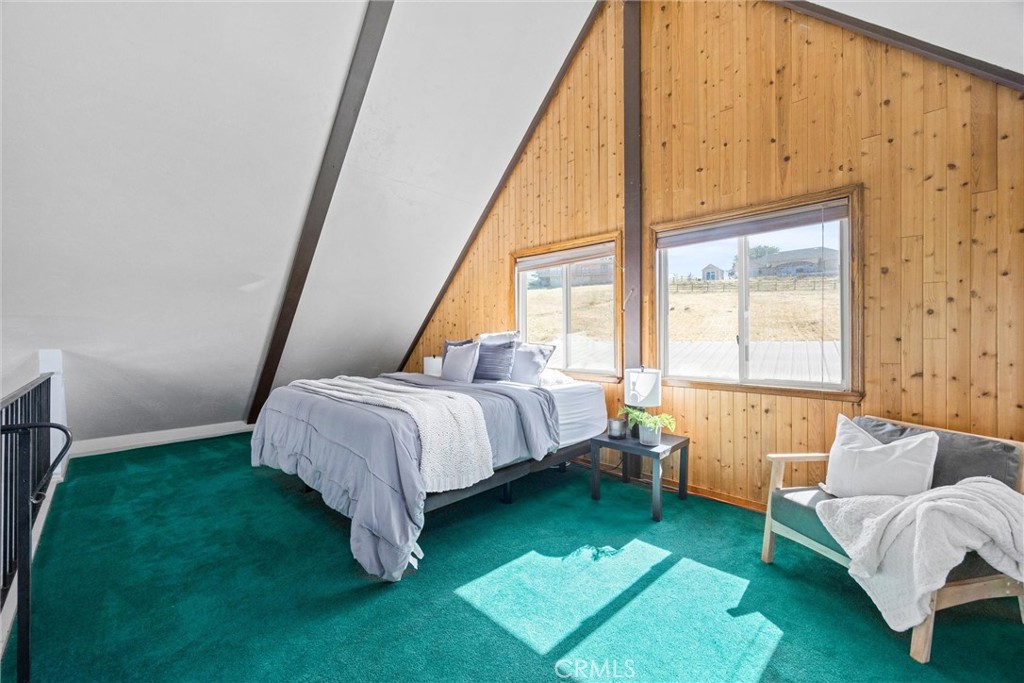 23740 Lakeview Drive Tehachapi, CA 93561 - Photo 24 of 48 a bed room with a bed and a chair