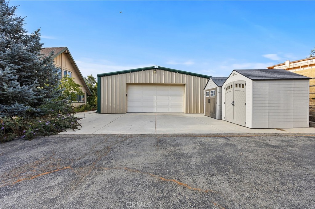 23740 Lakeview Drive Tehachapi, CA 93561 - Photo 34 of 48 a front view of a house with a yard and garage