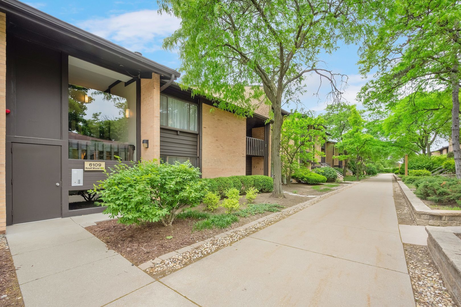 6109 Knoll Wood Road, Unit 102 Willowbrook, IL 60527 - Photo 2 of 22