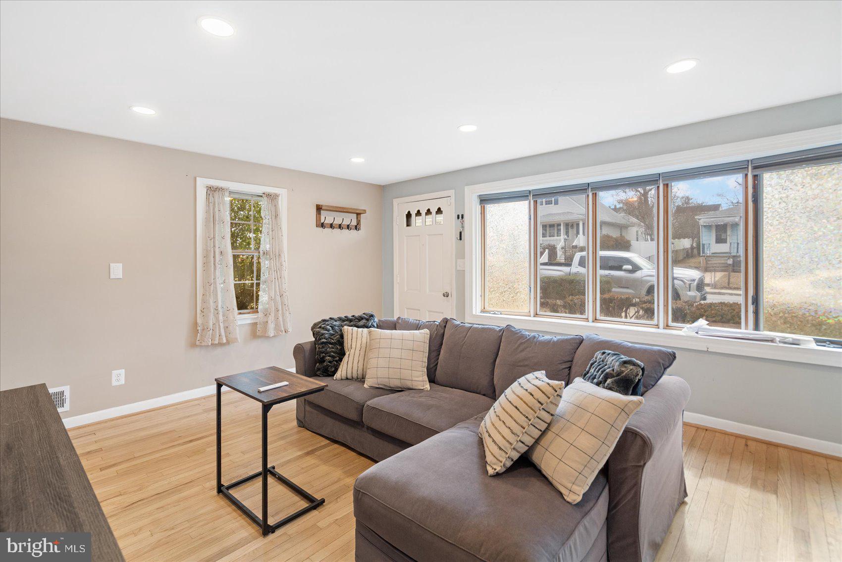 534 Shipley Road Linthicum Heights, MD 21090 - Photo 5 of 37 Gallery Image 5