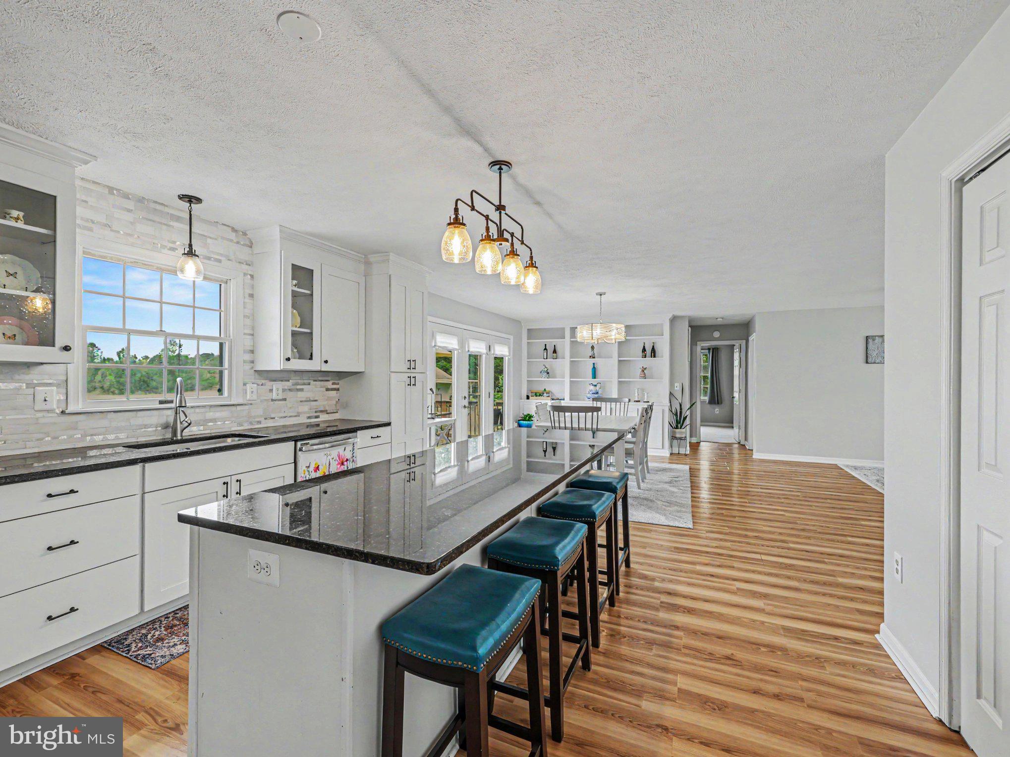34340 Parker Road Locust Grove, VA 22508 - Photo 9 of 27 Modern kitchen with inviting space.