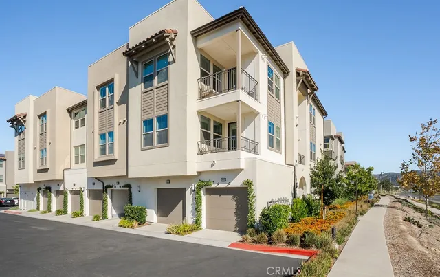 $699,000 | 1300 Lasso Way, Unit 305, Rancho Mission Viejo, CA 92694