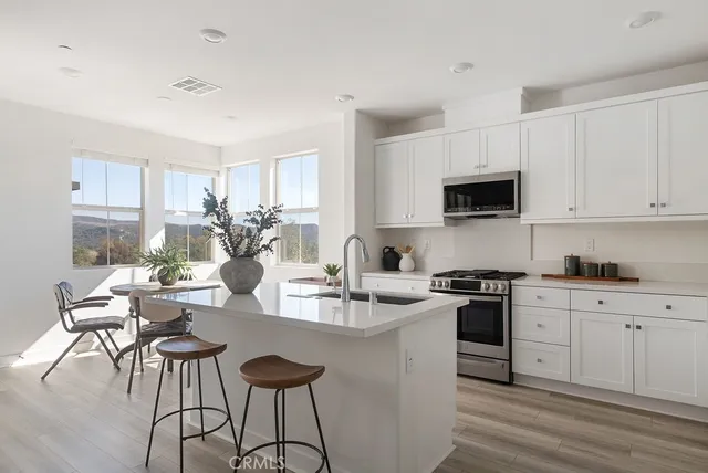 $699,000 | 1300 Lasso Way, Unit 305, Rancho Mission Viejo, CA 92694