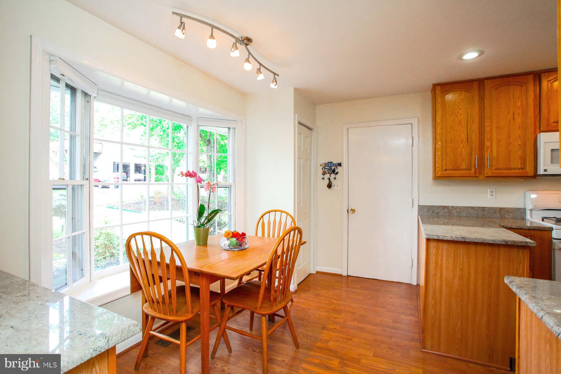 233 Manvell Road Southeast Vienna, VA 22180 - Photo 11 of 28 Kitchen