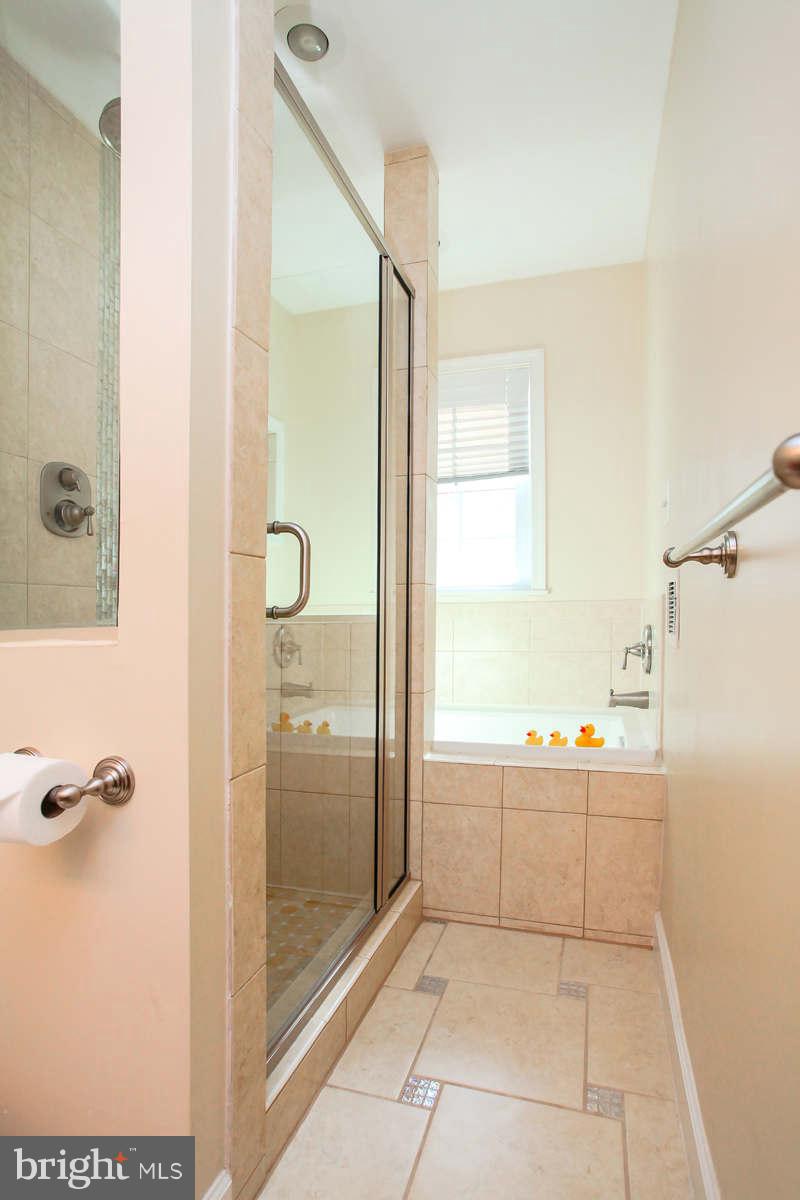 233 Manvell Road Southeast Vienna, VA 22180 - Photo 15 of 28 Bath (Master)