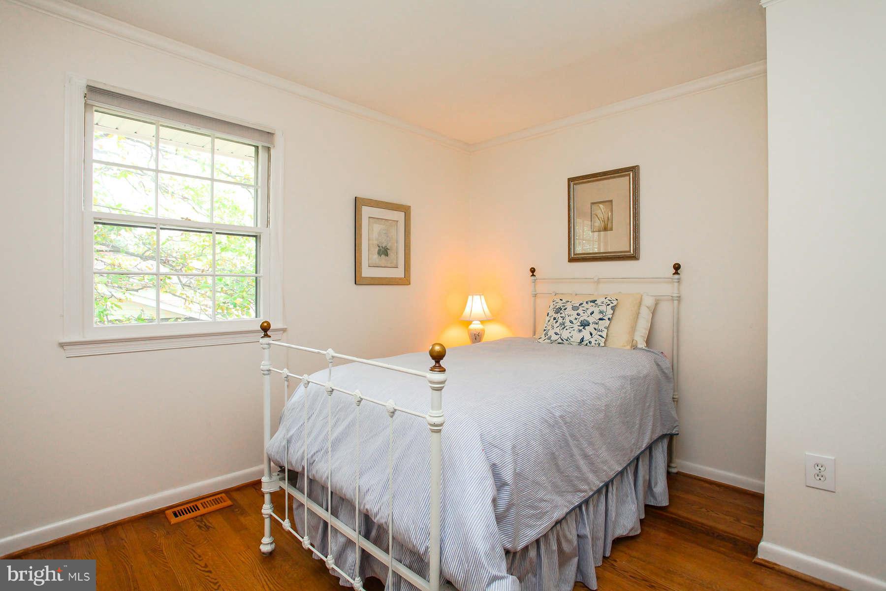 233 Manvell Road Southeast Vienna, VA 22180 - Photo 17 of 28 Bedroom