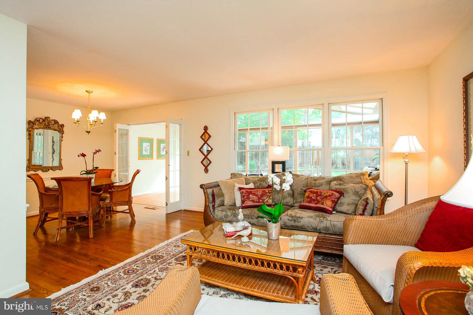 233 Manvell Road Southeast Vienna, VA 22180 - Photo 6 of 28 Living Room