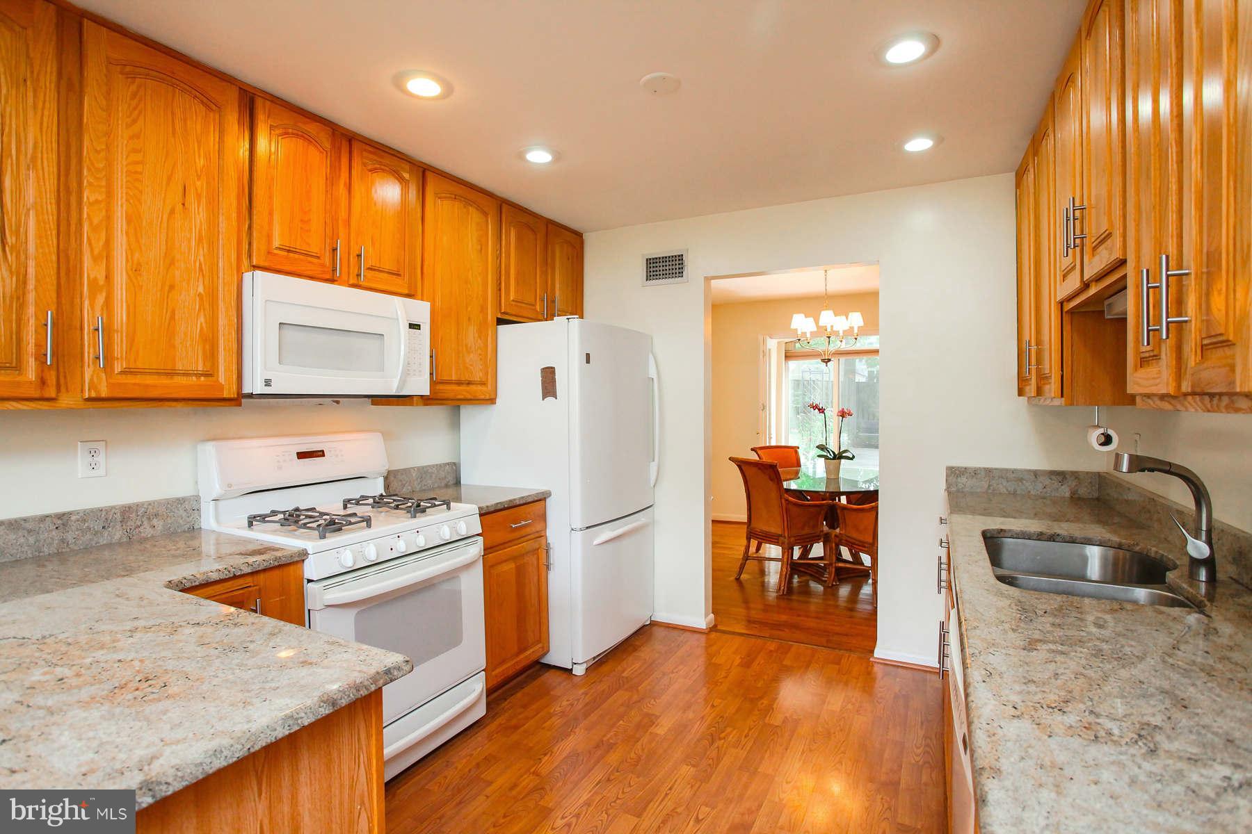 233 Manvell Road Southeast Vienna, VA 22180 - Photo 9 of 28 Kitchen
