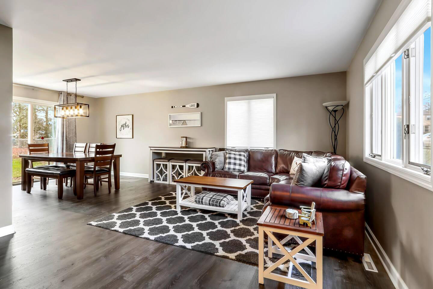 1800 Miller Road Lake Geneva, WI 53147 - Photo 13 of 29 Living Room
