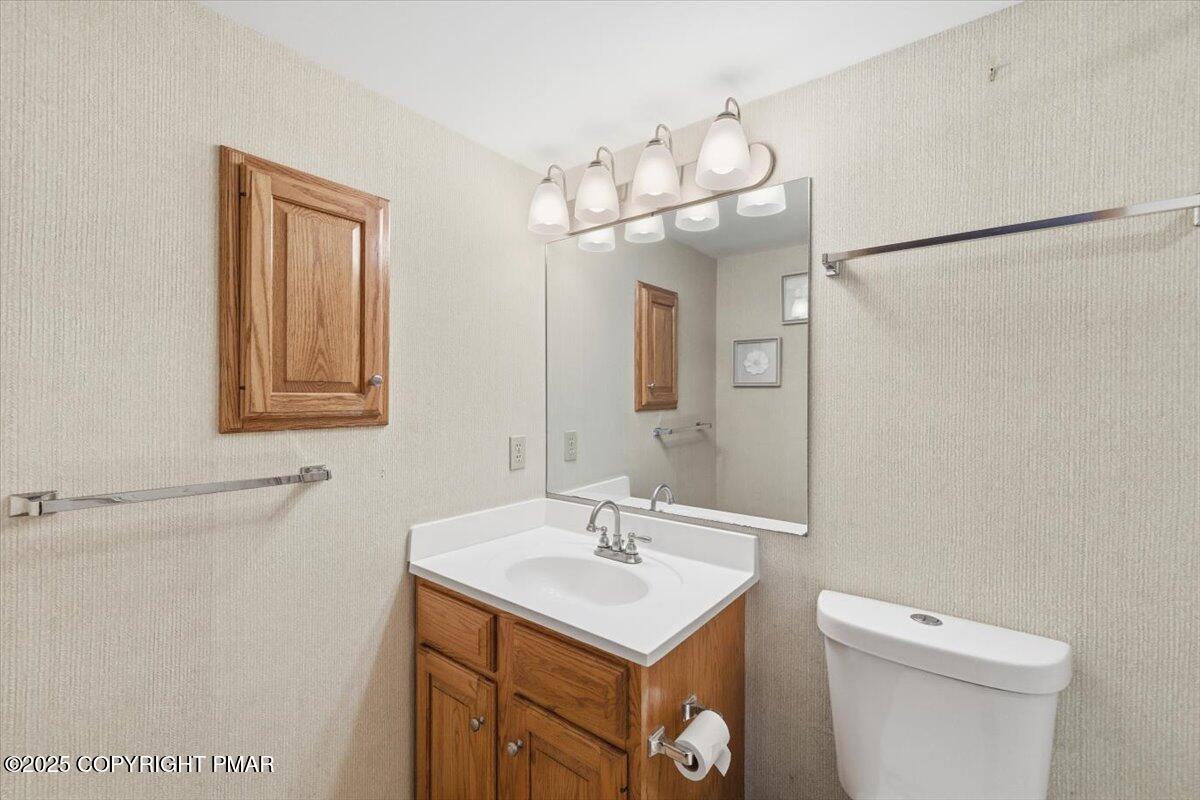 23 Turtle Way Stroudsburg, PA 18360 - Photo 17 of 37 Primary Bathroom