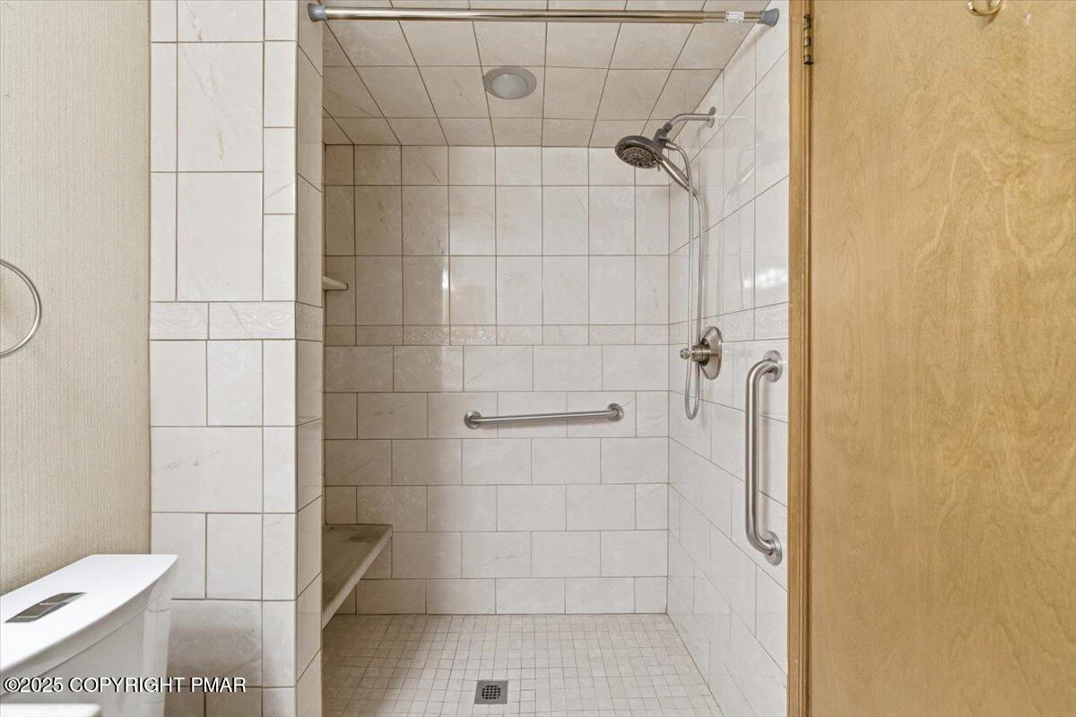 23 Turtle Way Stroudsburg, PA 18360 - Photo 22 of 37 2nd Full Bath